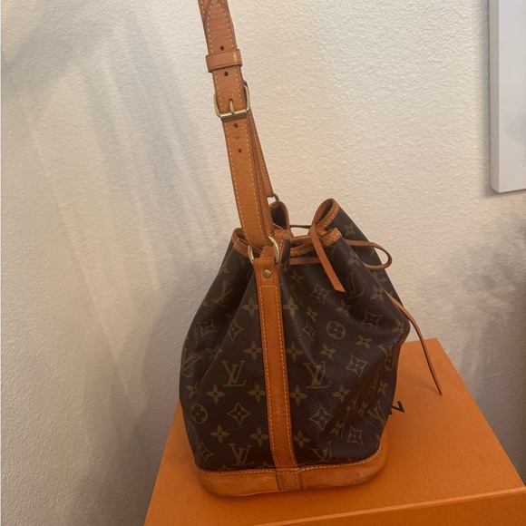 Louis Vuitton Petite Noe Bag - Picture 4 of 11